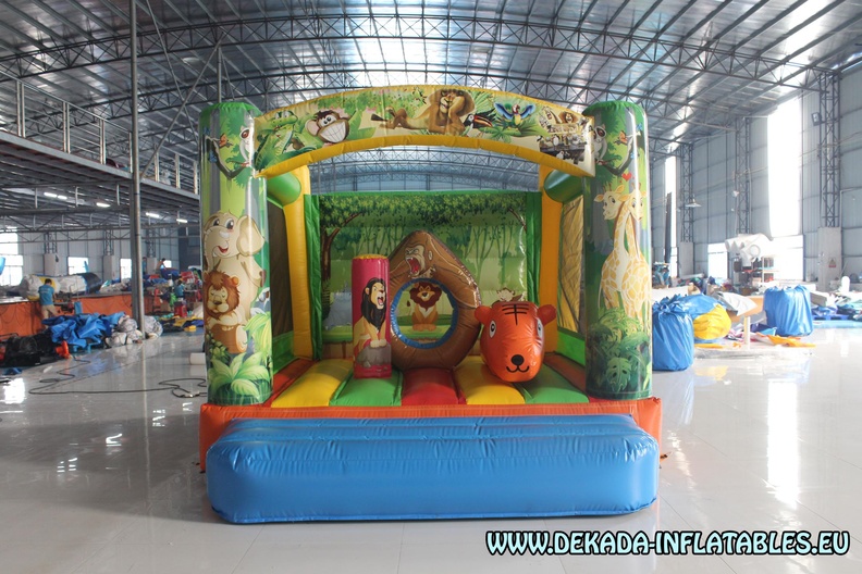 madagascar-castle-inflatable-slide-for-sale-dekada-croatia-1.jpg